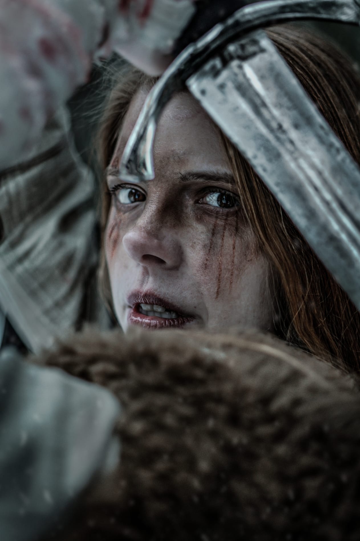 Balíčky 5 Detailní fantasy portrét vikingské bojovnice během souboje v cinematic stylu